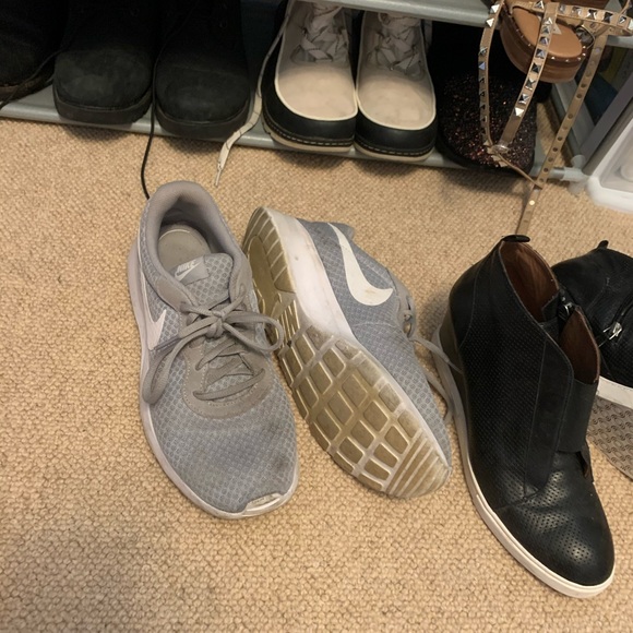 grey nike running shoes - Picture 3 of 3